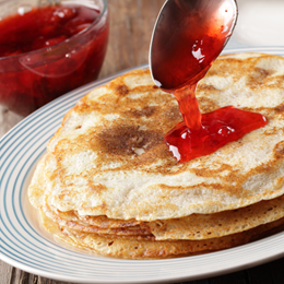 NALEŚNIKI z dżemem truskawkowym i polewą  3 szt.
