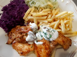 GYROS Z KURCZAKA Z FRYTKAMI