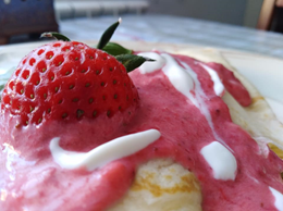 DANIE DNIA NALEŚNIKI Z SEREM I MUSEM TRUSKAWKOWYM